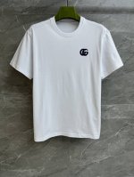 春夏新款出货啦！ G家Logo刺绣T恤 2025春夏系列 圆领罗纹领口 经典Logo刺绣点缀 简约时髦高级 定制纯棉面料 舒适亲肤 宽松版型 上身显瘦又百搭 商