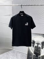 罗意威 Loewe 2025新款 圆领 短袖 T恤 ，高端版本！专柜定制面料 透气舒适度高，细节无可挑剔，品牌元素设计理念，体现高品质。手感细腻柔软！呈现休闲裁
