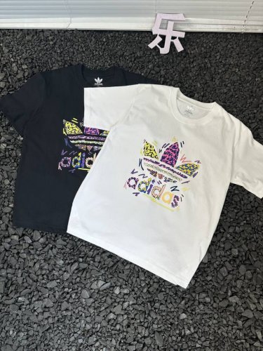 阿迪 Adidas 25Ss柜子同步户外彩色三叶草字母涂鸦Logo短袖T恤 情侣款 - 夏日炎炎 一件舒适又时尚的短袖T恤必不可少 可隆这款纯色短袖绝对是你的夏