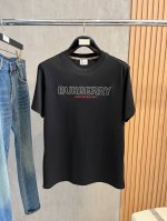 巴宝莉 2025春夏新款 字母Logo圆领短袖T恤，春夏休闲穿搭必不可少，原版纯棉面料。完完全全体现在高级审美的做工上，做工更是精致大气，Z立体感超强，非常惊艳