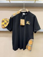 Burberry巴宝莉 2025春夏新款短袖T恤！走秀图案时尚休闲短袖T恤衫！设计Logo设计！极具设计精选客供100%全棉面料，手感柔软亲肤，着身舒适透气性都