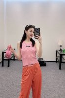 Miumiu缪缪定制字母小标渐变色针织背心 款号：256 102788 颜色：黑色 粉色 黄色 蓝色 尺码：均码 -125斤
