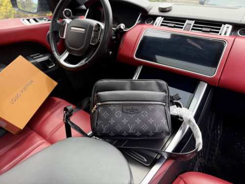 芯片版 高端货 新款 Louis Vuitton Lv单肩包 路易威登邮差包 黑武士单肩包 M30233 Louis Vuitton Outdoor 经典老花可