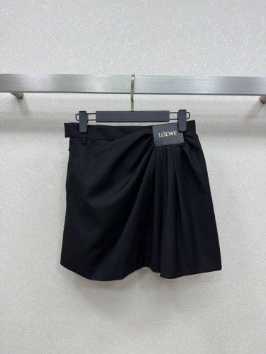 25Ss Loew *早春新款 褶皱Logo皮革装饰裤裙 侧拉链高腰Logo皮革点缀 裙摆皱褶设计 收腰小A版型 上身巨显身材比例 显瘦绝绝子 两色三码 Sml