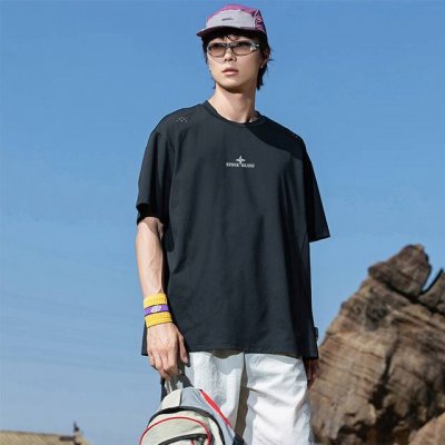 stone Island 石头岛夏季冰丝短袖T恤，男女同款，专柜夏季爆款！冰爽亲肤速干无痕工艺！进口专用混纺面料，高科技功能性面料，穿着时可以释放负离子，亚洲身