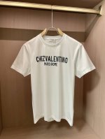 华伦天奴2025春夏新品经典著作Chez Valentino 印花T恤，定制柜台同步面料，一款非常经典的字母印花短袖无需太多的装饰点缀，成就了品牌影响力，三标齐
