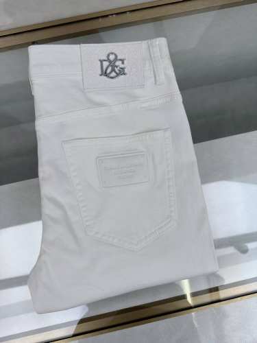 dg 2025春夏新款现货上市，原单爆款牛仔裤超级定制款，原版五金，超级重工工艺，版型超赞细节做工无可挑剔！款式不挑人，特别高档，好货不等人，看中赶紧下手，尺码