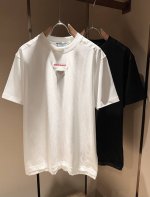 prad*A普*达2025春夏新款男女同款短袖T恤，最新款全网独家首上！！~既经典有时尚百搭，谁不爱啊，将经典再次展现，非常的耐看，自带低奢光环与辨识度！pr*