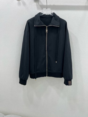 P360Louis Vuitt*N路易 威登 24新款时尚大方气质连衣裙，廊形设计时髦金属皮带可调节造型，定制进口对版面料 ，呈现质感高级的品质 高级的纯色饰以