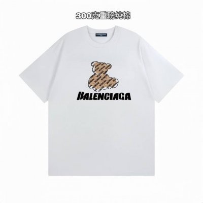 巴黎世家Balenciaga 小熊印花短袖百搭T恤短袖情侣款 面料：重磅双纱300G纯棉新疆长绒棉越洗越有质感穿上去不松垮不起球不掉色。 克重：绝对用料实打实3