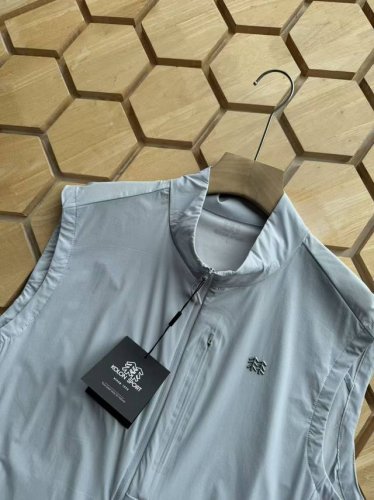 kolon Sport可隆情侣款户外运动休闲速干马甲，款式经典、简洁、百搭，是春秋夏秋三季叠穿搭配的利器 当下出门，T恤外面套上它，让你的造型更加突出显潮流，强