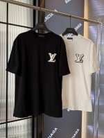 P120 顶级版本 区别通货 路易威登 2025 系列西部贴布Logo经典刺绣短袖T恤 下摆麻花刺绣品牌Logo字母 25 时装秀的曙目风采。三标齐全 采用高克