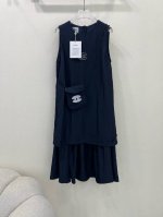 Chan*L 25新款中古系包包连衣裙 无袖连衣裙 选用透气性良好的质感面料 触感顺滑 垂坠感及佳 走动时灵动自然 搭配小包包设计 上身休闲不失气质 2色3码S