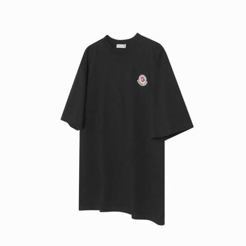 M01 Moncler 蒙口 25Ss宇航员小标短袖 面料采用280克重精梳棉，定制32支1*1螺纹，成衣两遍水洗处理，面料舒适亲肤无异感，定制定染面料，纺织密