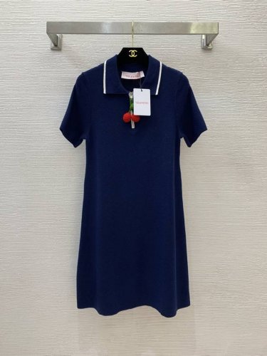 款号G25051375 Valentin*O华伦家夏季新款 时尚简约白边Polo领修身显瘦拉链门襟翻领P针织连衣裙！藏蓝色， M码：胸围80，袖长22，裙长86