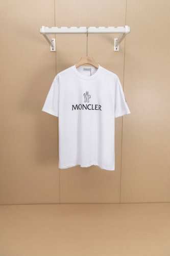 挂拍图 顶级版本 Moncler 蒙口 字母Logo Logo标识精致升级，灵感源自八十年代复古 原版面料 官方同款 短袖T恤 定制270克同缸染面料 手感非常