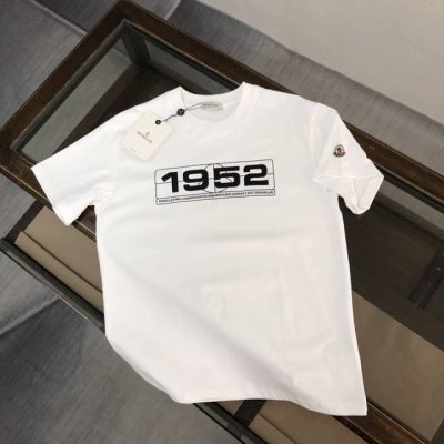 Moncler蒙口 春夏新款短袖T恤 客供定织100%全棉材质制成 面料手感舒爽 透气性与吸湿性极佳 即便是在炎热的天气也感觉不到闷热感 衣身胸前以趣味形式呈现