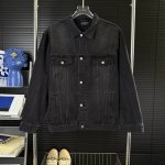 当天到货 现货现配 Balenciaga 巴黎世家25Ssparis后背彩钻牛仔外套夹克 原版460G高端定制面料，上身就能感受到的扎实与厚重。透气又厚实，无论