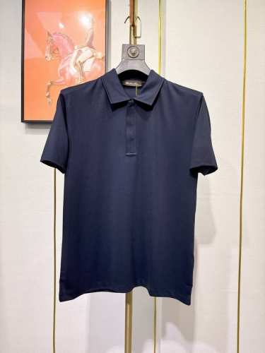 p270。 Lp诺悠翩雅，新款男士翻领Polo短袖T恤，采用丝光棉平纹面料，经典半拉链门襟设计，久穿不易变形，商务休闲，尽显商界精英风范，更奢华大气，上身 亲肤
