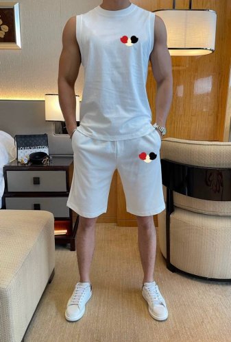 直 品牌 Moncler蒙口 2025春夏季新品背心套装 经典简约款式 任何人都可以轻松驾驶 进口定制丝光棉面料 手软舒适有型 吸汗透气 胸前经典品牌字母Log
