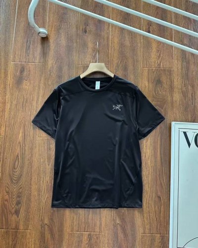 arcteryx 始祖鸟印花小Logo冰丝高弹速干透气短袖T恤 采用新品冰丝速干面料，不褪色不变形不缩水手感超级柔软 ，超适合夏天，柔软光滑 上身柔和舒B118