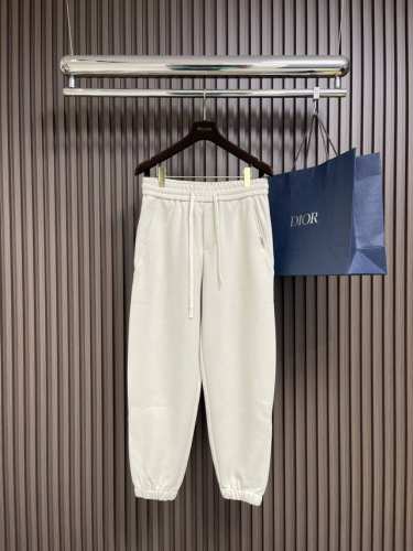 P310Prada 2025Ss 早春五金Logo运动休闲直筒卫裤、定制原版专属面料，面料舒适透气,松紧腰头,双侧插口袋设计！一款日常穿着，兼备多功能休闲裤走了