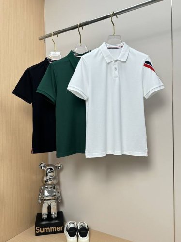 moncl*蒙*口 2025Ss春夏新款男士高端100%双丝光珠地翻领Polo衫短袖T桖 高端的时尚美学设计结合立体裁剪的版型，使穿着更具舒适性和观赏性。 客供