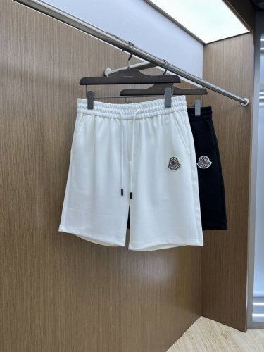 mon 2540春夏新款男士休闲短裤 高端货简洁时尚大方 定制原版进口面料 简洁利落又清爽 品质做工细节经得起任何形式检验简约大方百搭款 上身优雅帅气，焕然一新