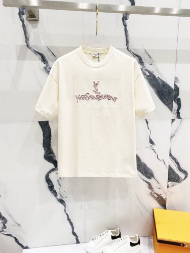 隔天到 Ysl 圣罗兰 拼色字母Logo万针刺绣 精致升级，灵感源自八十年代复古 原版面料 官方同款 短袖T恤 定制260克同缸染面料 手感非常舒服 春夏最新砖