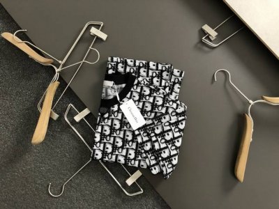 Dir*合身版型M-Xxxl 25春夏顶级满幅提花重磅经典短袖，精致工艺专柜面料，顶级元素融合打造，经典短袖3标齐全，潮男时尚，无论是上身舒适度还是都是无可比拟