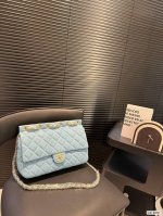 香奈儿牛仔链条包 简单百搭 颜值高 日常出街首选 潮酷时尚女孩必入款 尺寸：32 23 货号6850