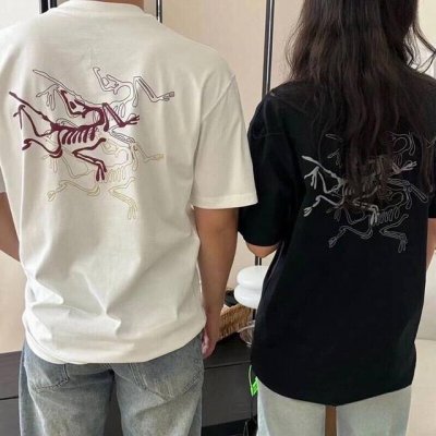 高端好货 始祖鸟三只鸟发泡短袖 24Fw官网新款Arcteryx始祖鸟Arc'multi Bird三标彩色发泡浮雕字母印花Logo舒适休闲圆领短袖落肩袖T恤，柜