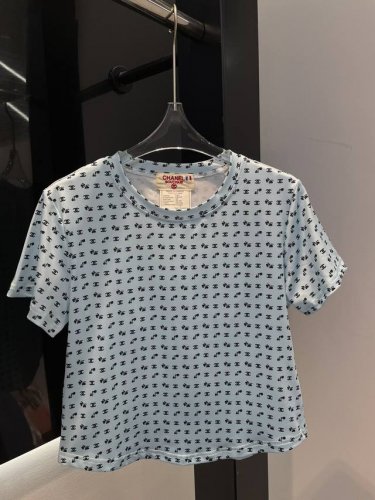 chanel*｜25中古系列印花短袖 精致版型上身巨显瘦！ 定制手工 精品设计 低调奢华！ 时髦精必备单品解锁所有穿搭！ 经典单品时髦又高级 经典版型百搭不挑人