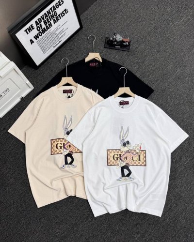 Gucci 古驰新款兔子印花短袖 男女同款 短袖T恤 面料克重280G双纱 领标吊牌主唛三标齐全 颜色 白色 杏色 黑色 尺码 Xs S M L 尺码 Xs S