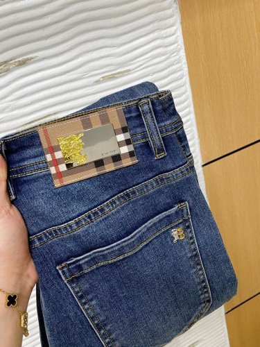 巴宝莉 新品 高端独家发售 25Ss四季款超燃炸街系列之最牛仔裤 独家隆重推出 原版定制高端品质面料 定制五金版型修身剪裁 面料带弹力 微弹上身舒适度超高 必爆