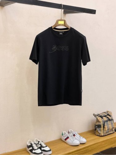 boss 2025新款原单男士休闲打底短袖T恤！高端定制 高版本 时尚百搭爆款宽松版型原版进口420克双股纯棉面料 螺纹袖口.领口衣摆 手感超柔软细腻 穿着亲肤
