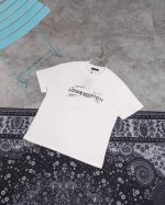 款M272 路易威登短袖 Louis Vuitton 路易威登Lv24Ss前后字母印花图案秀款短袖T恤 面料采用270G双纱爽滑棉，100%.棉，国产优质新疆棉