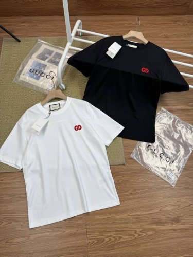 顶级复刻版本 burberry巴宝莉夏季新款战马刺绣短袖后背织带T恤男女同款 今年咱家只做高品质短袖 面料采用优质索罗娜面料克重采用280克 索罗娜面料水洗过后