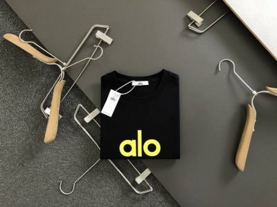 Alo*合身版型M-Xxxl 25春夏顶级发泡印花重磅经典短袖 精致工艺专柜面料 顶级元素融合打造 经典短袖3标齐全 潮男时尚 无论是上身舒适度还是都是无可比拟