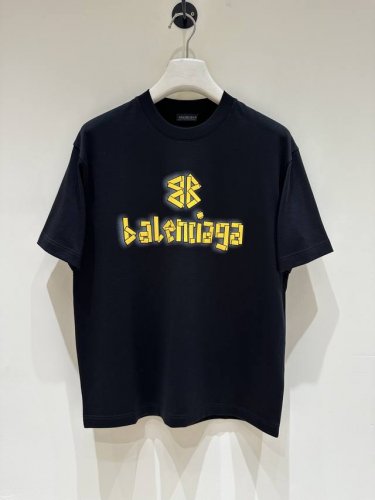 新品 T9- Bal时装款宽松版纯棉圆领短袖T恤，香港洋行渠道货，25年春夏新品，纯正血统品质，买手店里的人气热款，高级限量款！！独家售卖！！ 设计方面有着强烈