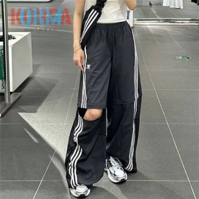 上新 春夏季新款2025三叶草阿迪达斯三条杠阔腿裤情侣款男女同款宽松版型运动裤休闲裤男士长裤子女士卫裤青年哈伦裤 密码9256 两穿可以当短裤穿可卸下裤腿Adi