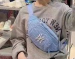 上新 Mlb韩国潮牌新款满印腰包 全新小清新配色 搭配衣服更加有活力 日常穿搭出街旅游背带十分方便 手机钱包卡包通通都能放下，超级方便 非常实用又好搭配的一款