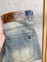 Loew罗意‘’2025新品男士牛仔裤 面料弹性好。独家发售 官网同步 时尚优雅 重工艺设计。采用原色酵母水洗工艺 精选进口重磅丹宁牛仔面料 配专柜五金装饰 真