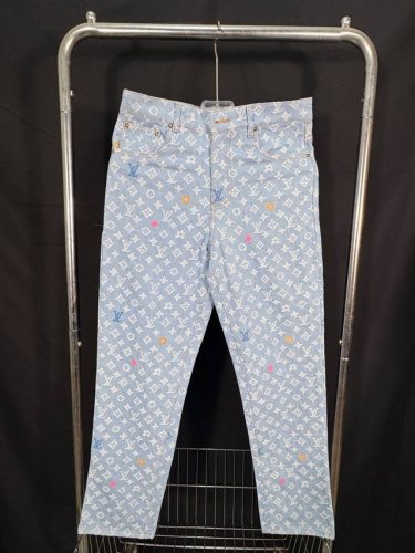 款号：He202 Louis Vuitton-路易威登Lv联名满印提花彩绘牛仔裤 衣服面料采用Lv满印字母提花彩绘原版牛仔面料，上身立体有型当季爆款，定制原版做