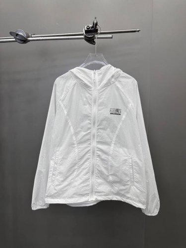 Mm6 新款联名防晒服 经典联名印花标 男女同款 尺码Sml