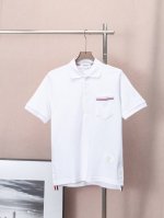 180 Thom Browne 经典口袋彩条短袖Polo衫 原版定制珠地面料，前胸开筒接边筒, 相比普通Polo衫，设计更加隐秘，筒底为扁机定织。后领为横机定做
