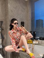 新款上新 chane* 复古小碎花上衣来啦 日常 出街 拍照都很不显胯 质量真的很好小碎花上衣真的美到心坎 3500Sml