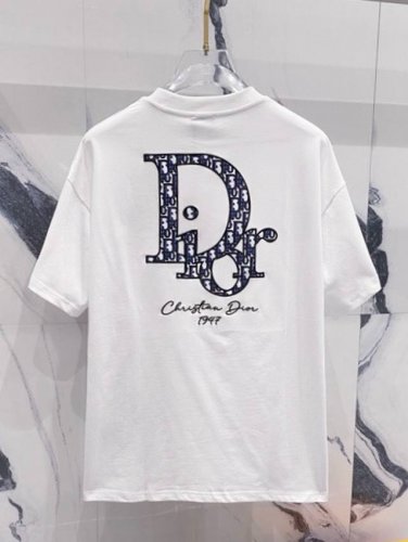 高品质 Dior 迪奥前后刺绣新款T桖！ 25Ss春夏新品，D家标识醒目Lood贴布字母， 采用32支260克双纱纯棉原版面料，磨毛处理更丝滑亲肤，重工工艺，时
