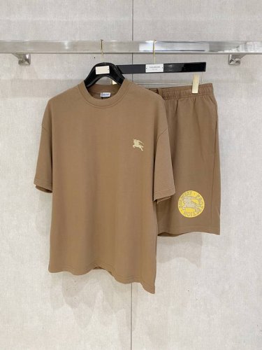 25Ss Burberry 巴宝莉 重磅圆领短袖T恤短裤套装 选用 克双纱平织棉面料打造 重工刺绣工艺 男女同款 码数 S-Xl 颜色 黑色 白色 咖色 花灰色