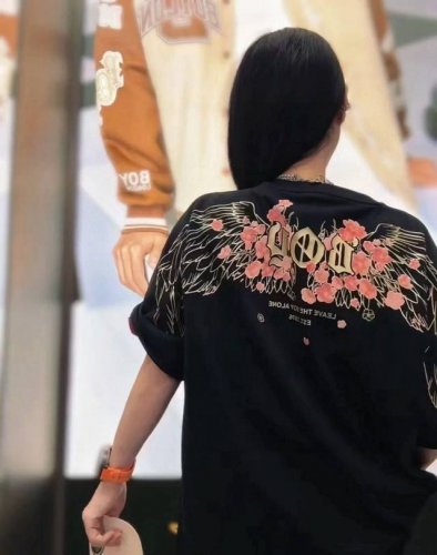 模特图 boy情侣短袖男女休闲同款套头T恤 夏季新款情侣百搭宽情侣短袖T恤新年必备神器 高品质 选用240G精梳棉高密度纯棉面料 上身柔软舒适不起球 非市场普通